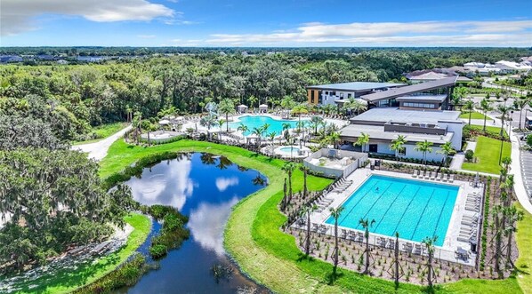 Pool - Tropical Casa - 5-bd room house, lanai, 20min to beach, resort club house & pool (Sarasota)