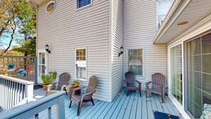 Terrace/patio - 720 Jamine Ave. Spacious Cottage in Quiet Area Near the Pool and Pickleball! (Lakeside)