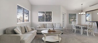 Charming 2-bedroom apartment in peaceful Twin Falls with AC, WiFi