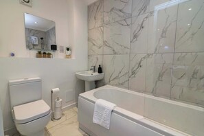 Maison | Salle de bain | Ensemble baignoire-douche, baignoire profonde