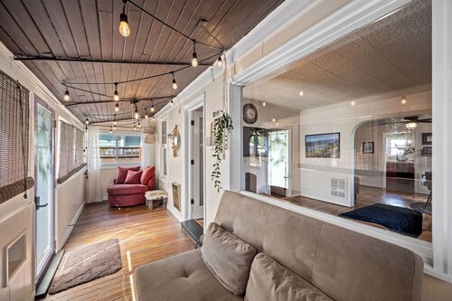 Hot Tub + Heated Igloo • Walk to Breweries • Midtown CDA Cottage