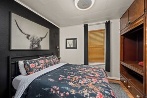 2 habitaciones, escritorio, tabla de planchar con plancha y wifi gratis 