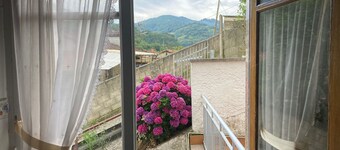 Apartment inside a house in a village in the center of Asturias.