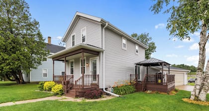 Elkhart Lake, WI home close to lake, downtown, and Road America racetrack