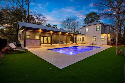 Luxury Estate: Heated Pool, Pickleball, Golf View