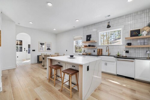 Low Country Lux | Pool, Pickleball, Golf Cart to Beach