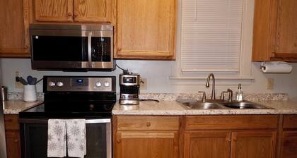 Tyrone Haven Entire 2 Bedroom House near Delgrosso Park