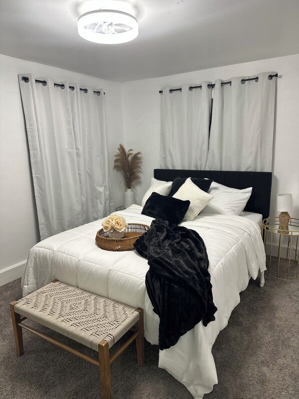 2 chambres, coffres-forts dans les chambres, fer et planche à repasser