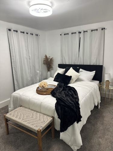 Tyrone Haven Entire 2 Bedroom House near Delgrosso Park 