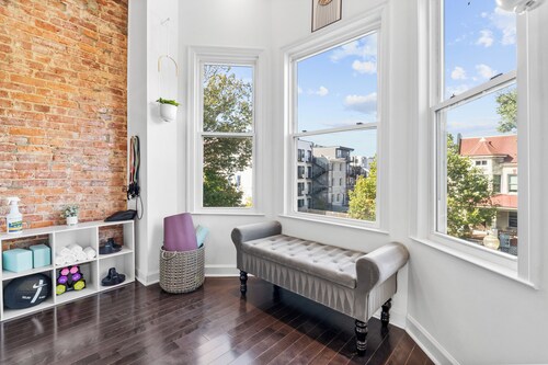 6-Bedroom DC Brownstone - 2 Car Garage, Dual Kitchens & Multiple Living Areas