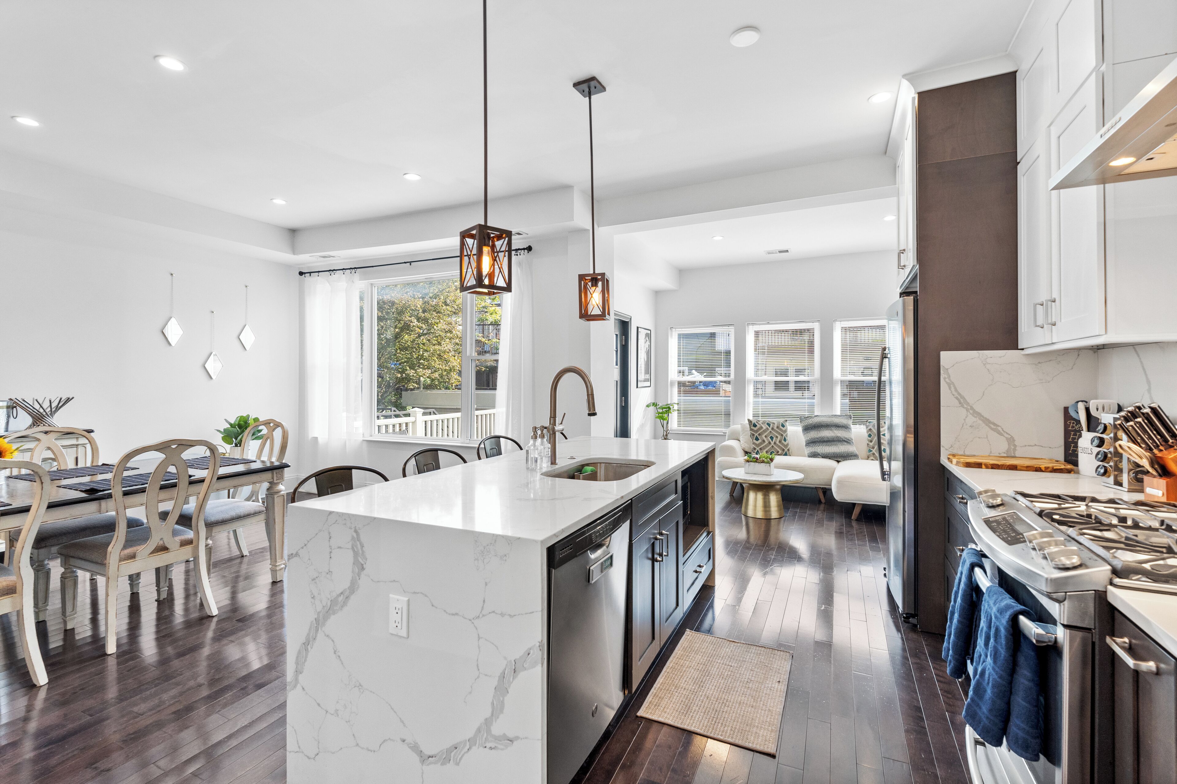 電子レンジ、オーブン、コンロ、食器洗い機