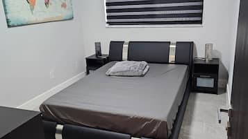 2 habitaciones, tabla de planchar con plancha, wifi y ropa de cama