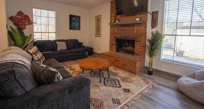 The Wonder Inn - Sleeps 11 near TCU