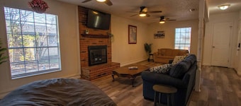 Spacious Stay for 16 - Central Fort Worth