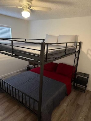 3 bedrooms, iron/ironing board, WiFi, bed sheets