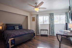 3 habitaciones, tabla de planchar con plancha, wifi y ropa de cama 