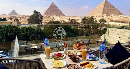 Nemes Pyramids View INN