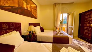 Chambre Quadruple Deluxe, 2 lits doubles, vue montagne | Balcon