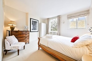 2 bedrooms, desk, iron/ironing board, travel cot