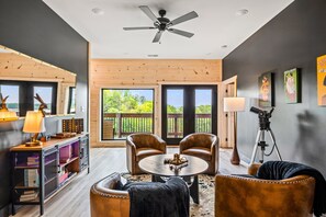 Smart-TV, Kamin, Videospiele, Tischfußball