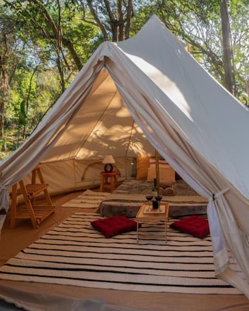 Cabin, 1 Double Bed, Garden View | 1 bedroom, blackout drapes, free WiFi, bed sheets