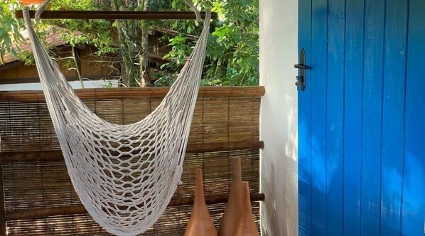 高级套房, 1 张双人床, 阳台, 花园景观 | 开放式门廊