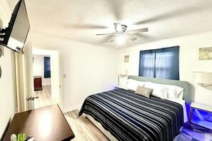 2 bedrooms, iron/ironing board, free WiFi, bed sheets - Cozy Thomasville Stay-Fast WiFi & Private Carport (Thomasville)