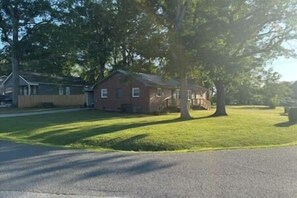 Exterior - Cozy Thomasville Stay-Fast WiFi & Private Carport (Thomasville)