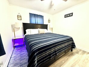 2 Schlafzimmer, Zimmersafe, Schreibtisch, Bügeleisen/Bügelbrett