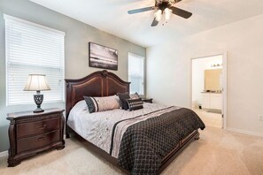 6 chambres, coffres-forts dans les chambres, fer et planche à repasser