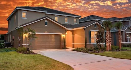 Luxurious 6-Bedroom Villa in Charming Davenport with Private Pool and Amenities