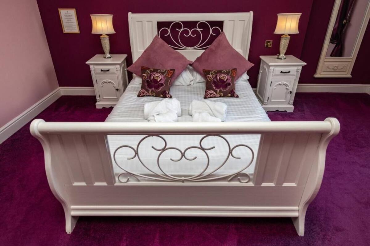 Deluxe Double Room, Garden View | Premium bedding, in-room safe, desk, laptop workspace
