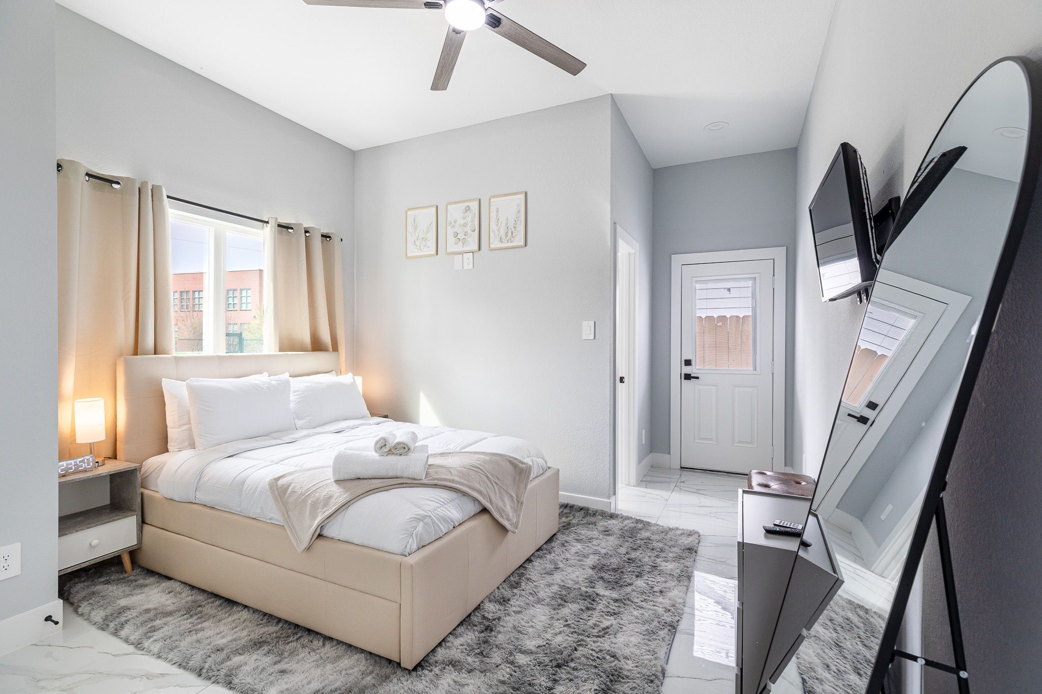 3 bedrooms, desk, iron/ironing board, travel crib