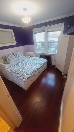 3 habitaciones, tabla de planchar con plancha, wifi y ropa de cama 