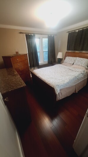 3 bedrooms, iron/ironing board, WiFi, bed sheets