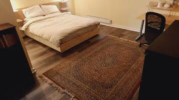 1 habitación, tabla de planchar con plancha, wifi y ropa de cama