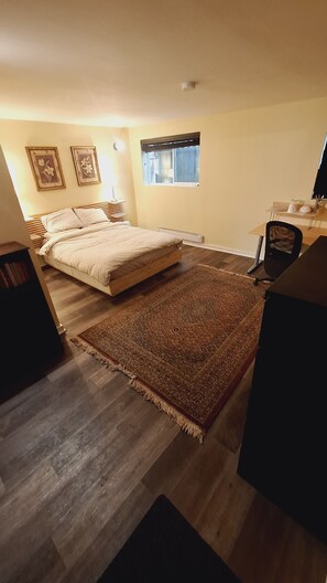 1 slaapkamer, een strijkplank/strijkijzer, wifi, beddengoed