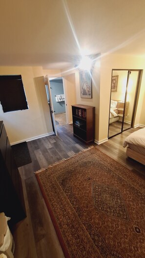 1 slaapkamer, een strijkplank/strijkijzer, wifi, beddengoed