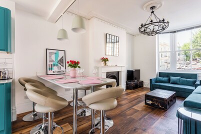 Roof Garden House, located in the centre and by the beach.