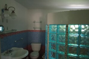 Handtücher, Seife, Toilettenpapier