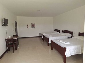 Desk, laptop workspace, blackout drapes, soundproofing - Day & Night Hotel Belmopan (Belmopan)
