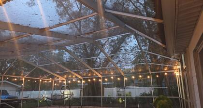 Cozy studio in charming Tampa with AC, WiFi