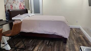 1 soverom, strykejern/-brett, wi-fi (inkludert) og sengetøy