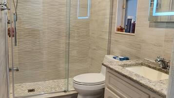 Håndklær og toalettpapir