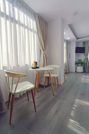 Apartment, 1 Bedroom | Dining