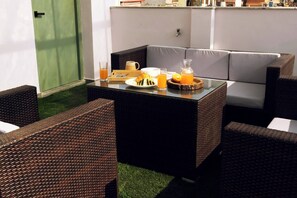 Apartment, 1 Bedroom | Lounge