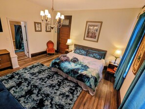 Deluxe Suite, Private Bathroom - Arcadia Academy (Arcadia)