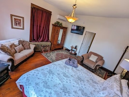 Deluxe Suite, Private Bathroom | Free WiFi