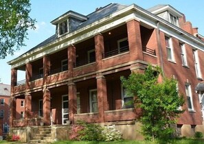 Front of property - Arcadia Academy (Arcadia)