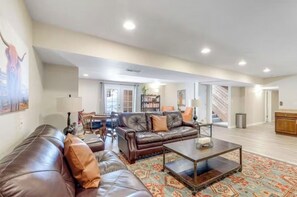 Smart-TV, peis, DVD-spiller og fotballspill